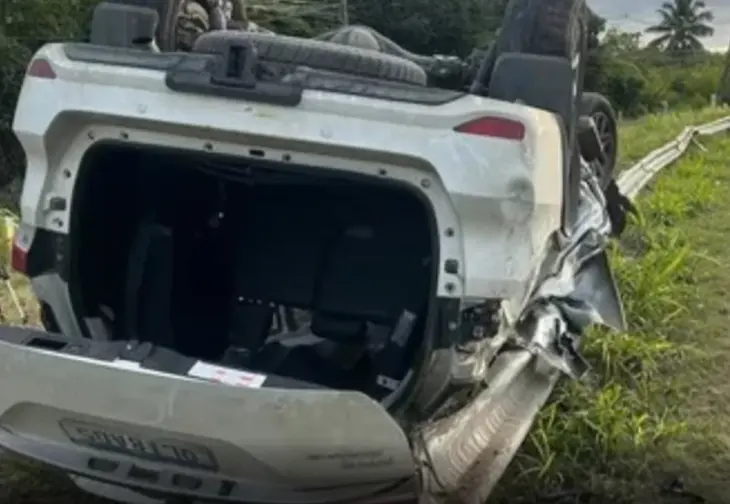 SW4 capota com quatro ocupantes na AL-101 Sul e vítima denuncia furtos após o acidente