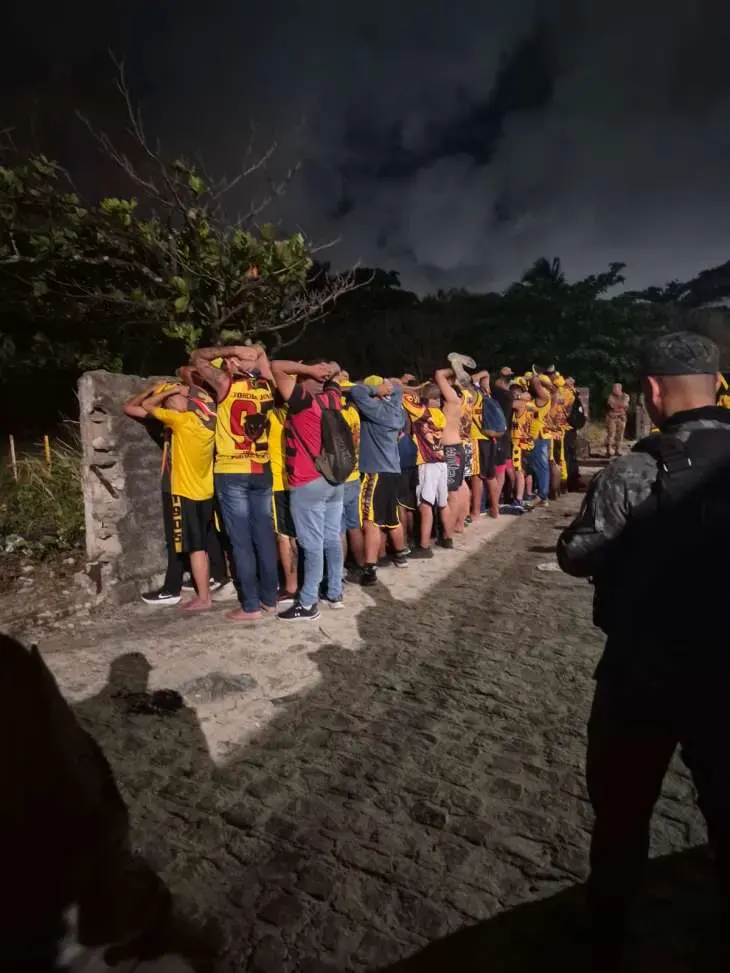 Dezenas de torcedores do Sport são detidos após confronto com a PM no Estádio Rei Pelé